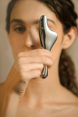 SŌLEIL Microcurrent Gua Sha. Lifts & Sculpts Face Muscles