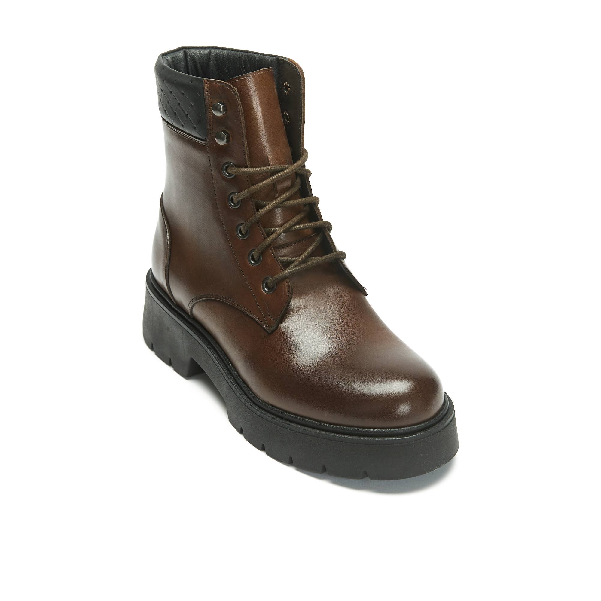 Frank Daniel Women's brown laced ankle boot.