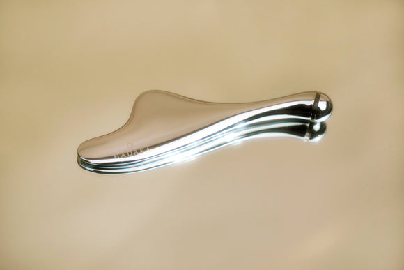 SŌLEIL Microcurrent Gua Sha. Lifts & Sculpts Face Muscles