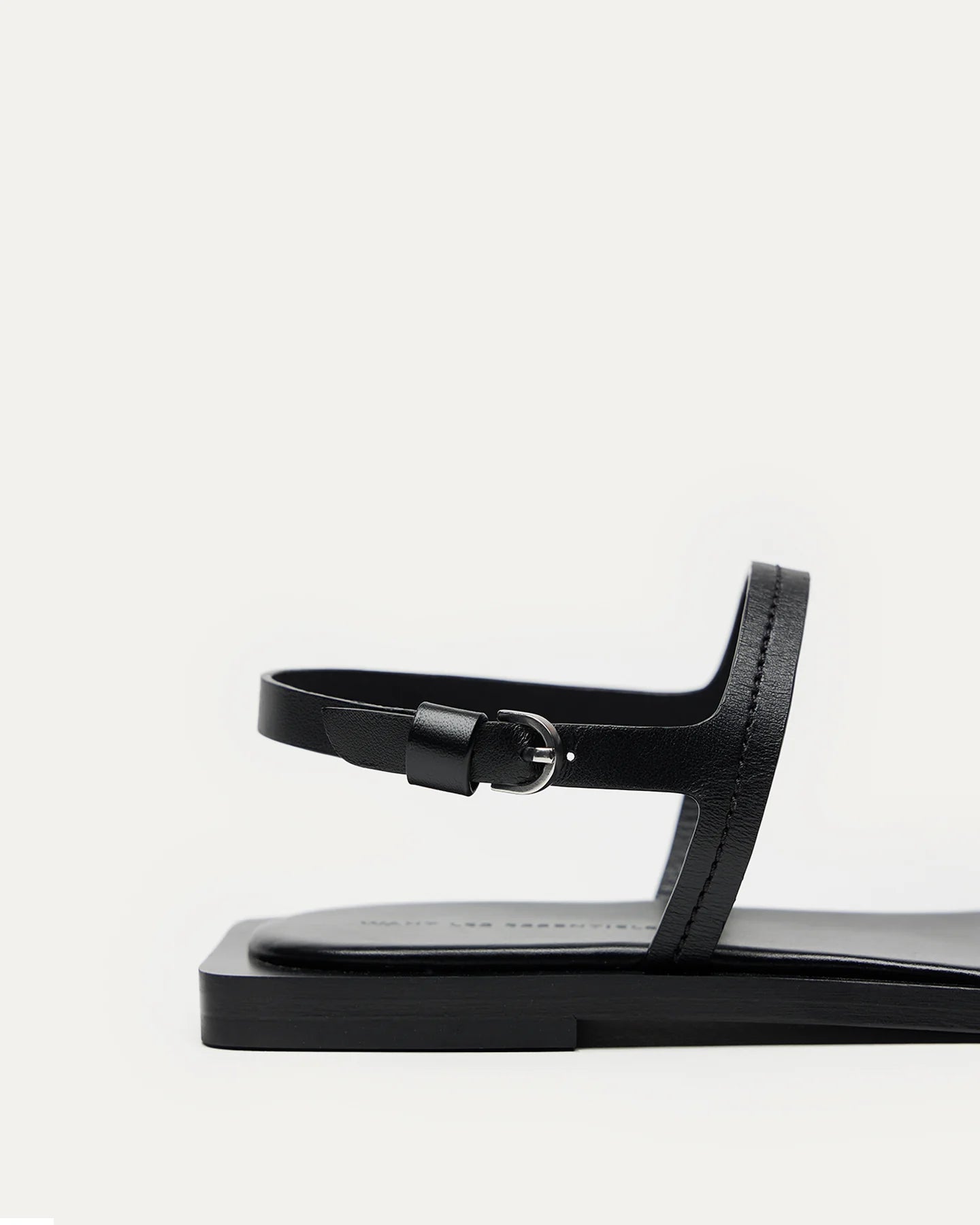 Want Les Essentiels Holton Smooth Leather Flat Sandal