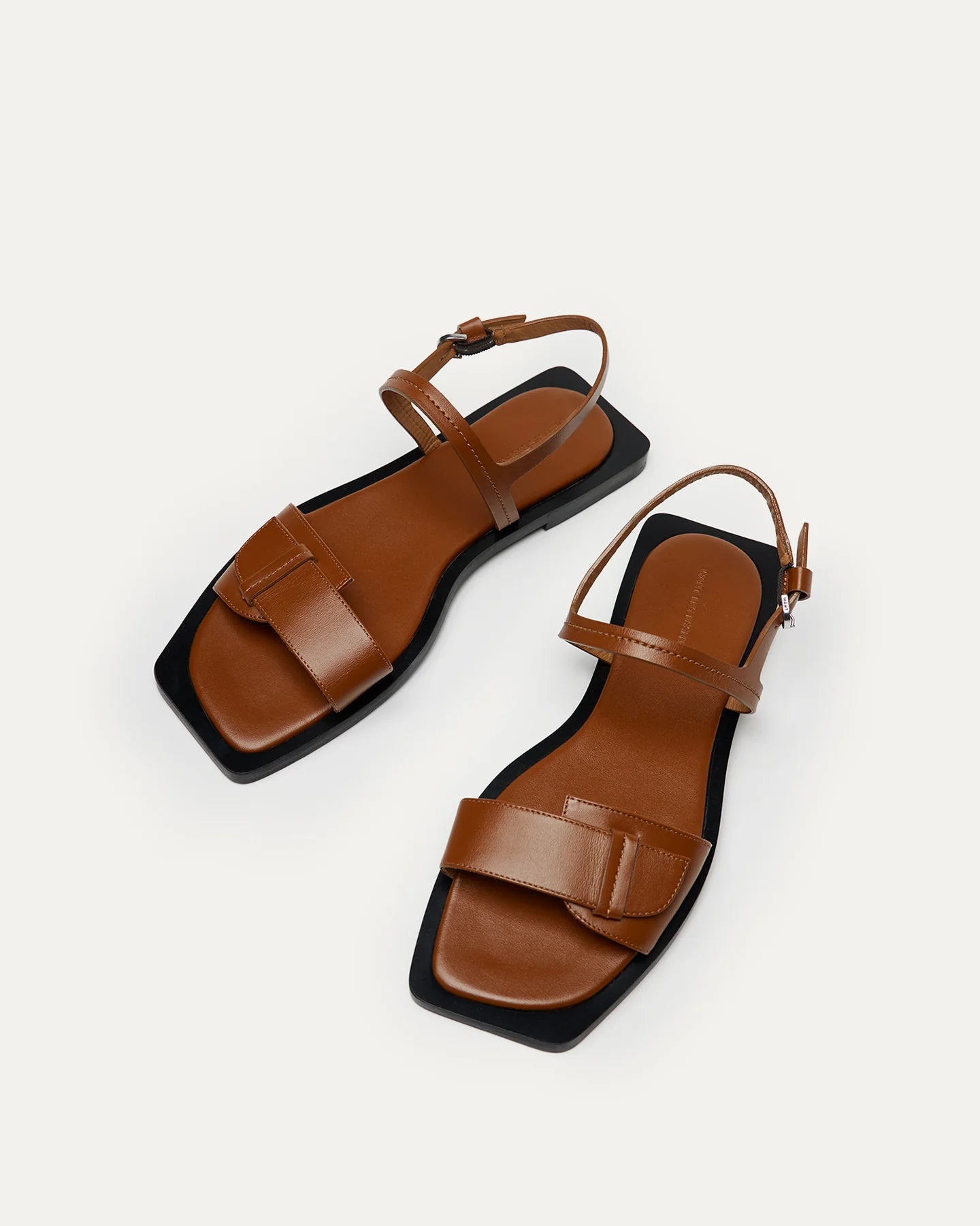 Want Les Essentiels Holton Smooth Leather Flat Sandal